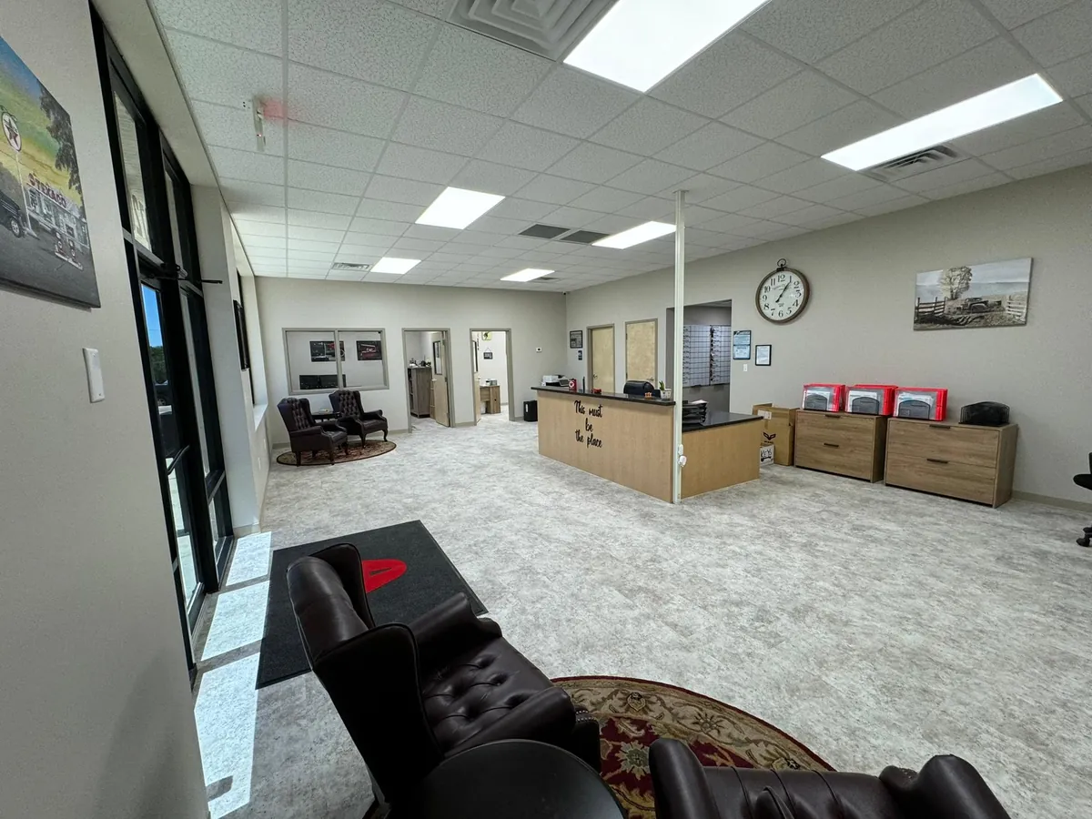 Williams Paint & Body Shop reception lobby — Marianna, FL